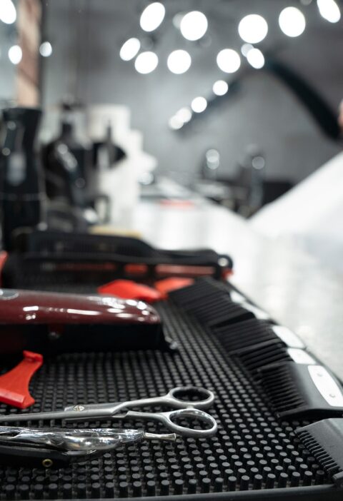 medium-shot-styling-tools-arrangement medium-shot-styling-tools-arrangement